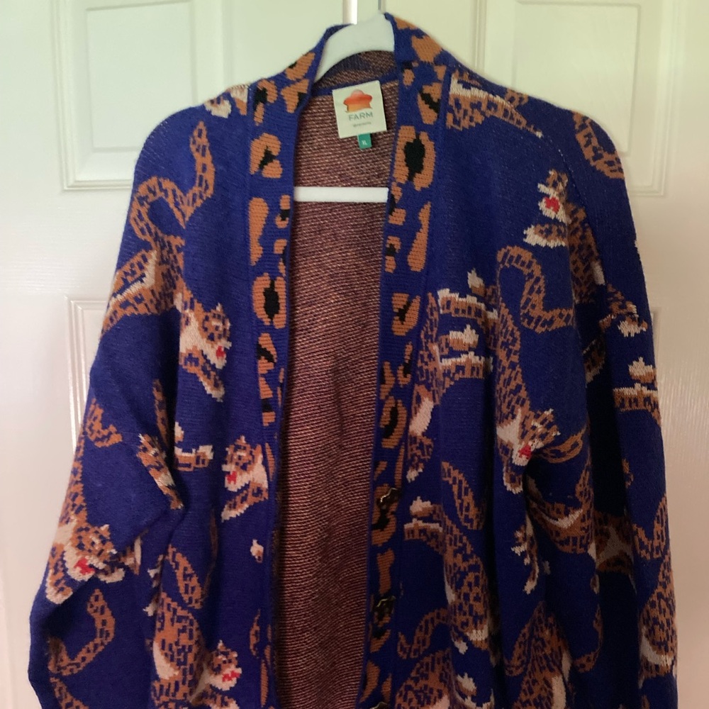 FARM rio Women’s animal print button up sweater size XL